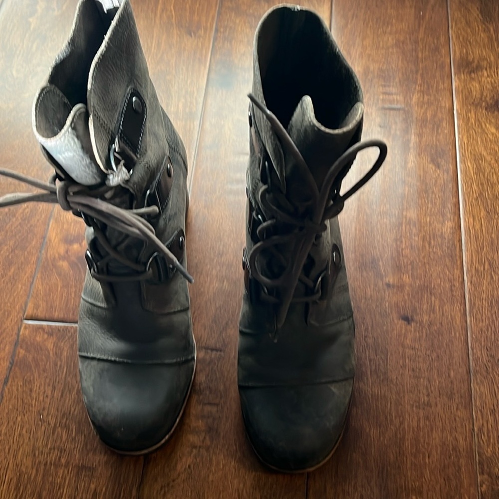 Sorel Wedge Boots (Dark Brown with Blaxk sole)